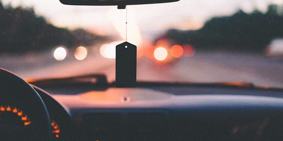 很多人會在急需用錢時,到汽車當舖借款,但在心急和知識不足的情況下,就容易被不肖業者矇騙,最常見的情形就是被汽車當鋪超收利息,或者業者巧立名目,收取借款人根本不需要負擔的費用。這是可以透過法律管道去申訴的,曾有不肖業者要求借款人交付存簿,盜取借款人的個人帳戶,使得借款人淪為詐騙集團的人頭帳戶而不自知,最後吃上了官司。 借款人如果需要向汽車當舖...