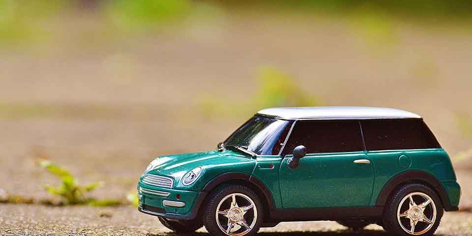 借貸一般分為無擔保品跟有擔保品兩大類,有無擔保品對貸款方而言是風險上的差異,所以會有不一樣的審核條件;信用貸款則會以信用評分為標準,屬於無擔保品借貸。舉例來說,以汽車作為擔保品向貸款方借錢的汽車借貸,就是很典型有明確擔保品的例子,這類型的汽車抵押貸款銀行跟民間貸款公司都可以辦理。現今社會購買汽車的人愈來愈多,有擔....