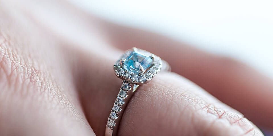 急需用錢怎麼辦?專業鑽石收購幫你回收鑽石戒指!